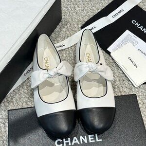 Chanel leather ballet flats with closed toes 39